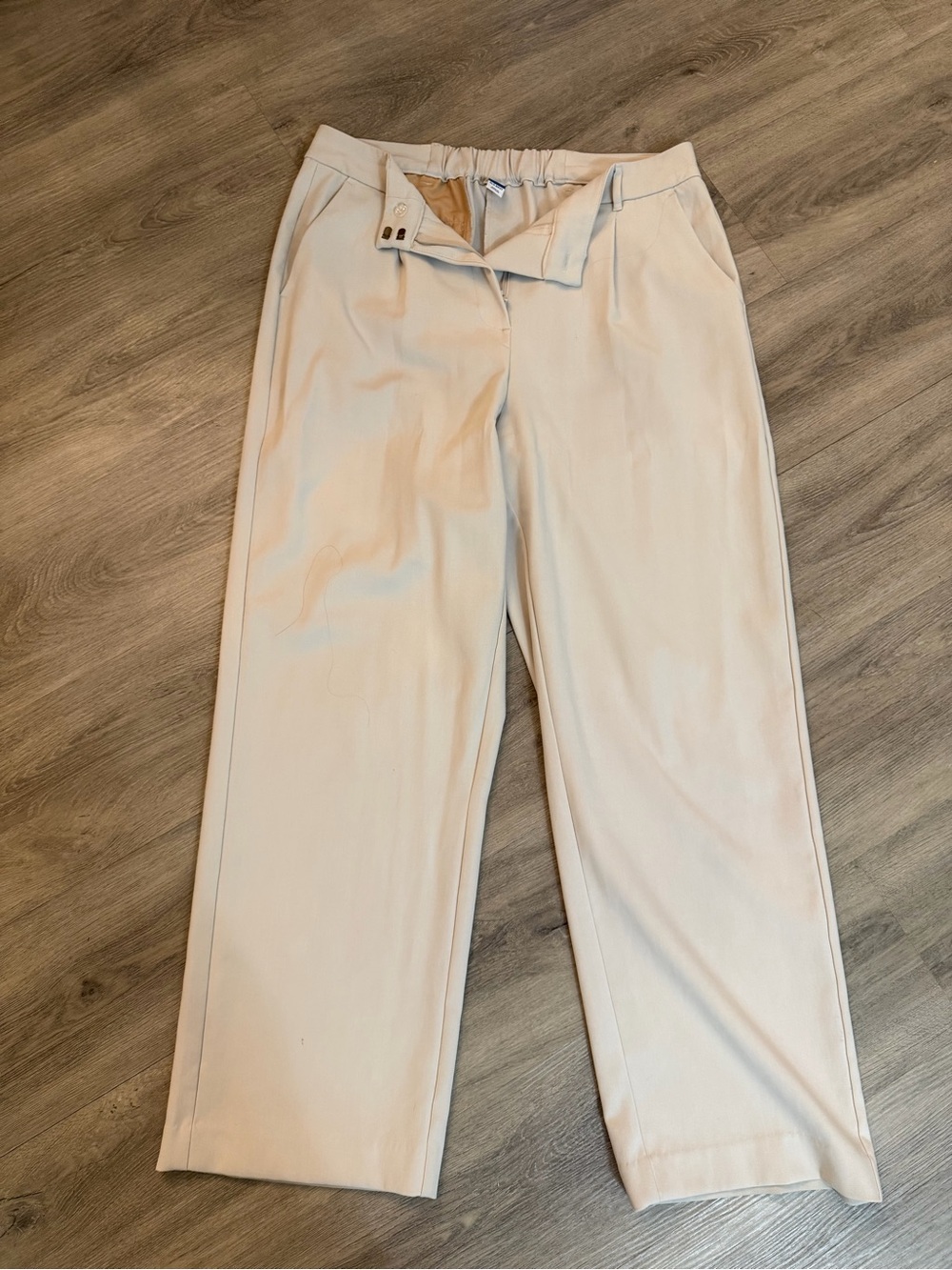 Old Navy Women's wide-Leg Trousers in Light Tan